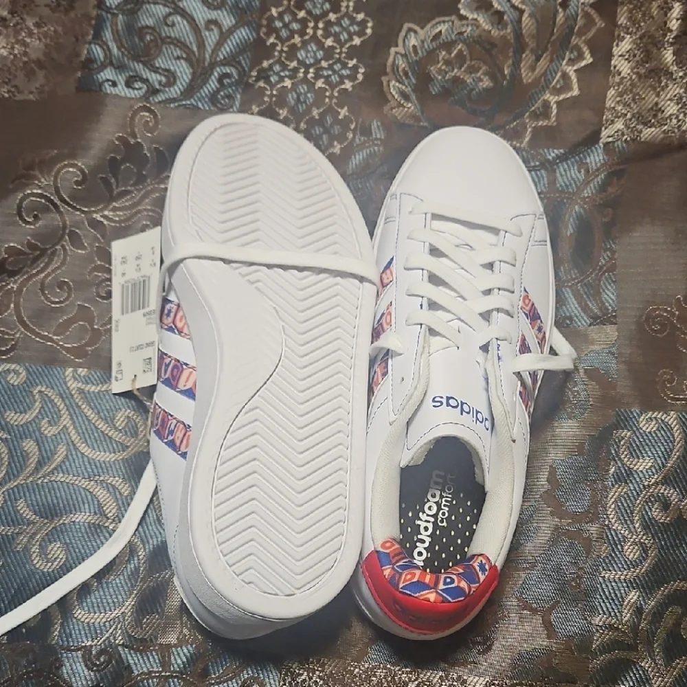 Adidas White Sneakers with Vibrant Patterns - Picture 4 of 4
